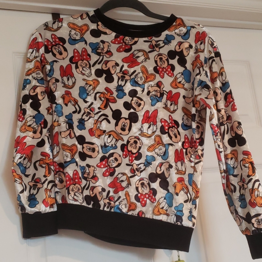 Forever 21 Girls long sleeve Disney top